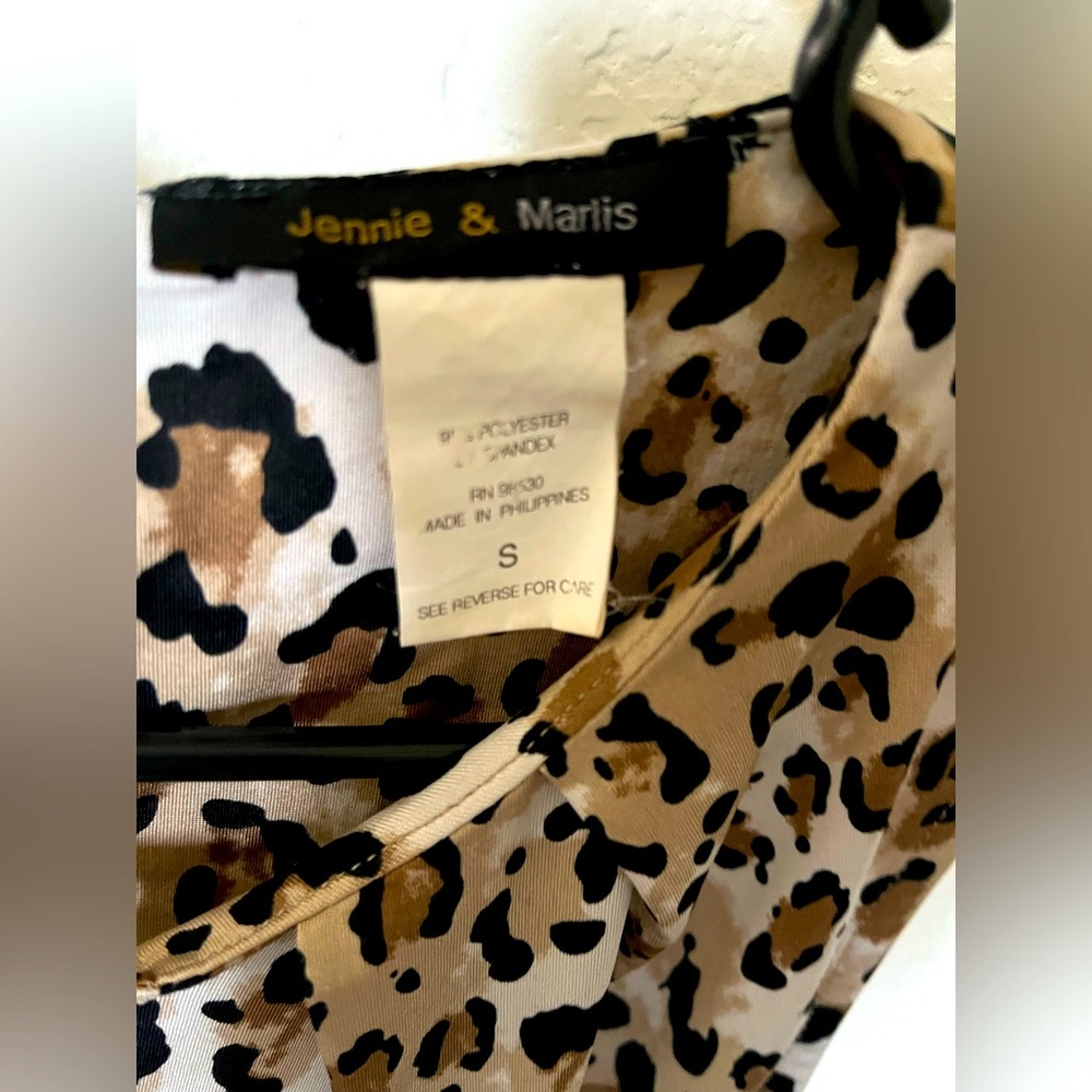 Jennie & Marlis Women’s Leopard Print Blouse Size Small - Picture 2 of 4